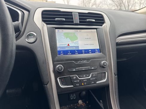 Used 2020 Ford Fusion SE image 13