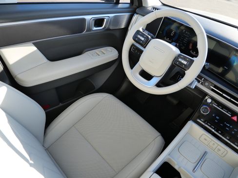 Certified 2025 Hyundai Santa Fe SEL image 9