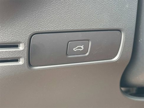 New 2026 Volvo XC40 B5 Plus w/ Protection Package Premier image 30