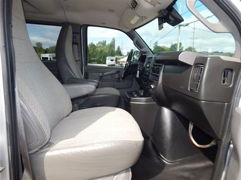 Used 2019 Chevrolet Express 3500 LT w/ LT Preferred Equipment Group RWD image 18