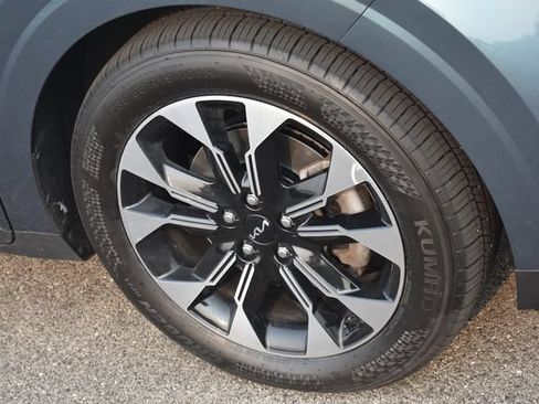 Certified 2023 Kia Carnival EX FWD image 12
