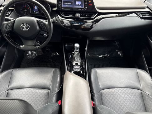 Used 2022 Toyota C-HR Limited FWD image 3