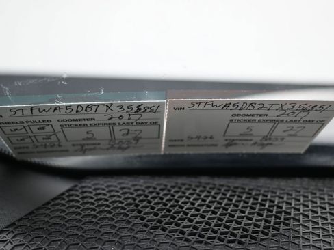 Used 2026 Toyota Tundra Limited AWD/4WD image 9