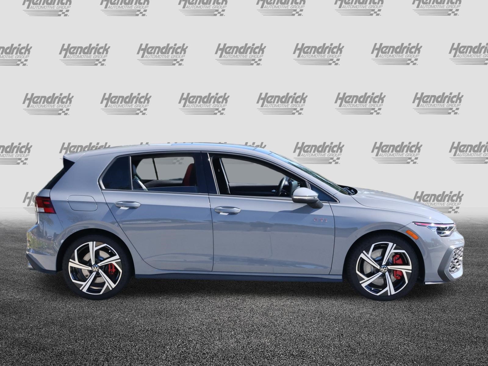 Used 2025 Volkswagen Golf SE FWD image 10