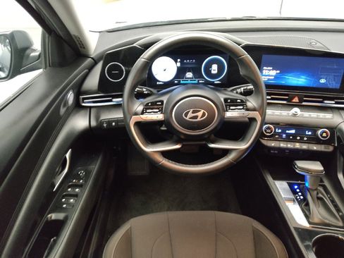 Used 2025 Hyundai Elantra SEL FWD image 22