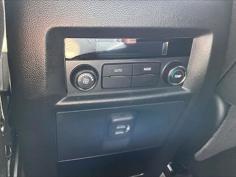 Used 2023 Chevrolet Traverse LT w/ LPO, Floor Liner Package AWD/4WD image 38
