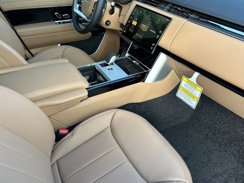 New 2026 Land Rover Range Rover SE image 27