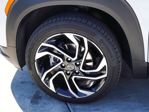 Used 2025 Chevrolet TrailBlazer RS w/ Convenience Package AWD/4WD image 12