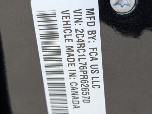 Used 2023 Chrysler Pacifica Touring-L image 22