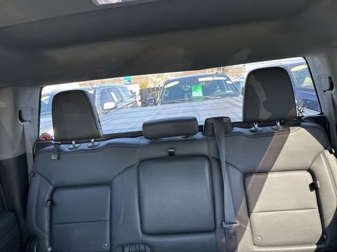 Used 2022 GMC Sierra 1500 SLT w/ SLT Premium Package image 9