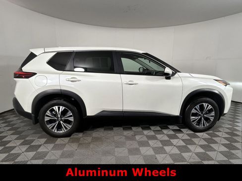 Certified 2022 Nissan Rogue SV image 4