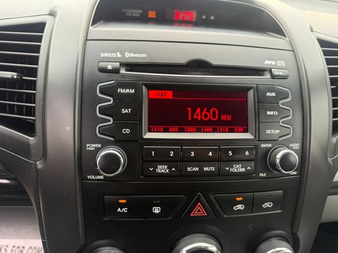 Used 2011 Kia Sorento LX w/ Convenience Pkg image 15