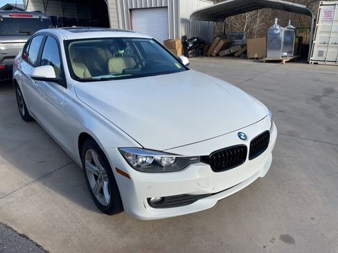 Used 2014 BMW 320i Sedan image 2
