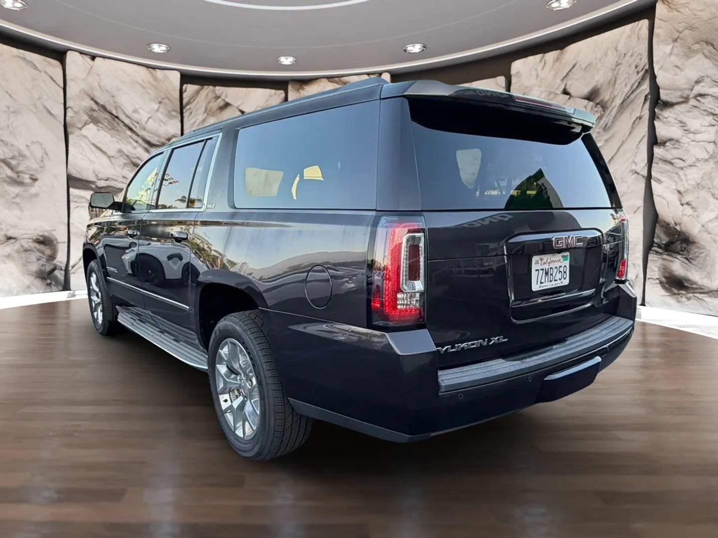 Used 2017 GMC Yukon XL SLT w/ Open Road Package AWD/4WD image 7