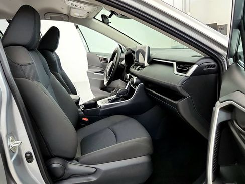 Used 2025 Toyota RAV4 LE AWD/4WD image 17