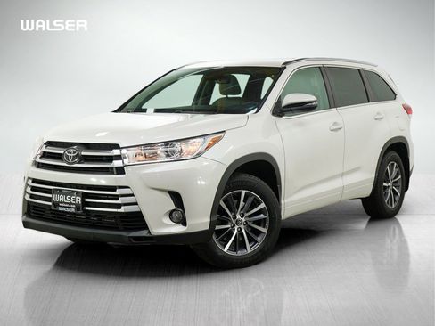 Used 2018 Toyota Highlander XLE image 1