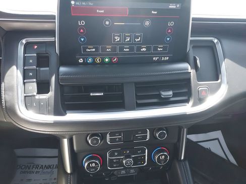 Used 2021 Chevrolet Suburban Z71 w/ Z71 Signature Package AWD/4WD image 24