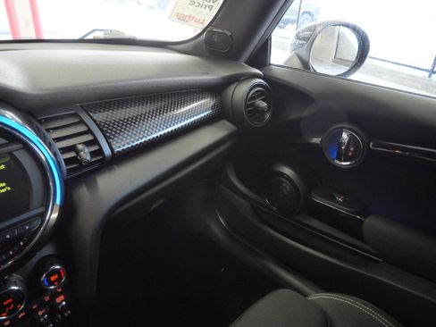 Used 2018 MINI Cooper S image 11