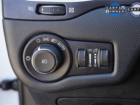 Used 2022 Jeep Cherokee Trailhawk image 25