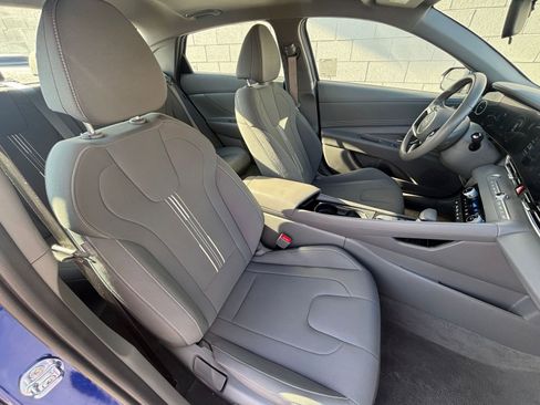 Used 2025 Hyundai Elantra SEL image 36