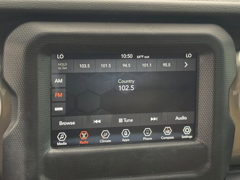 Used 2018 Jeep Wrangler Unlimited Sahara image 21