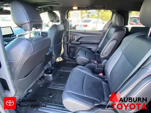 Certified 2025 Toyota Sienna XLE Woodland Edition AWD/4WD image 31