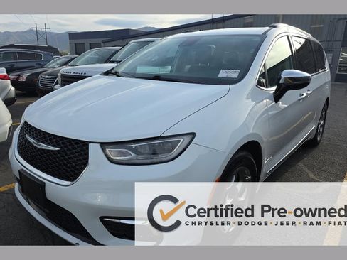 Certified 2023 Chrysler Pacifica Limited FWD image 1