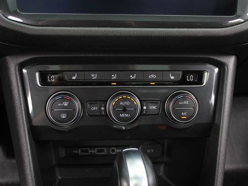 Used 2019 Volkswagen Tiguan SE w/ Panoramic Sunroof Package AWD/4WD image 18