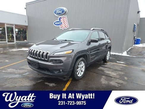 Used 2018 Jeep Cherokee Latitude w/ Comfort & Convenience Group image 1
