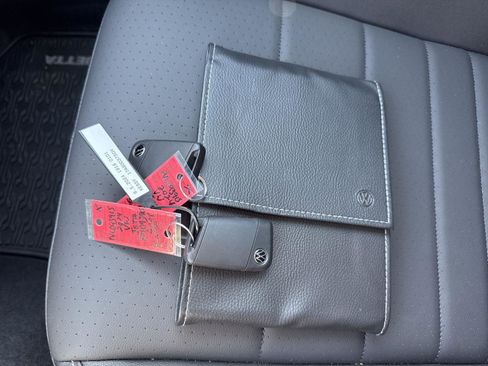 Used 2024 Volkswagen Jetta SE w/ Panoramic Sunroof Package image 18