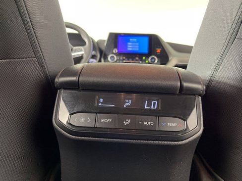 Used 2023 Toyota Highlander L FWD image 43