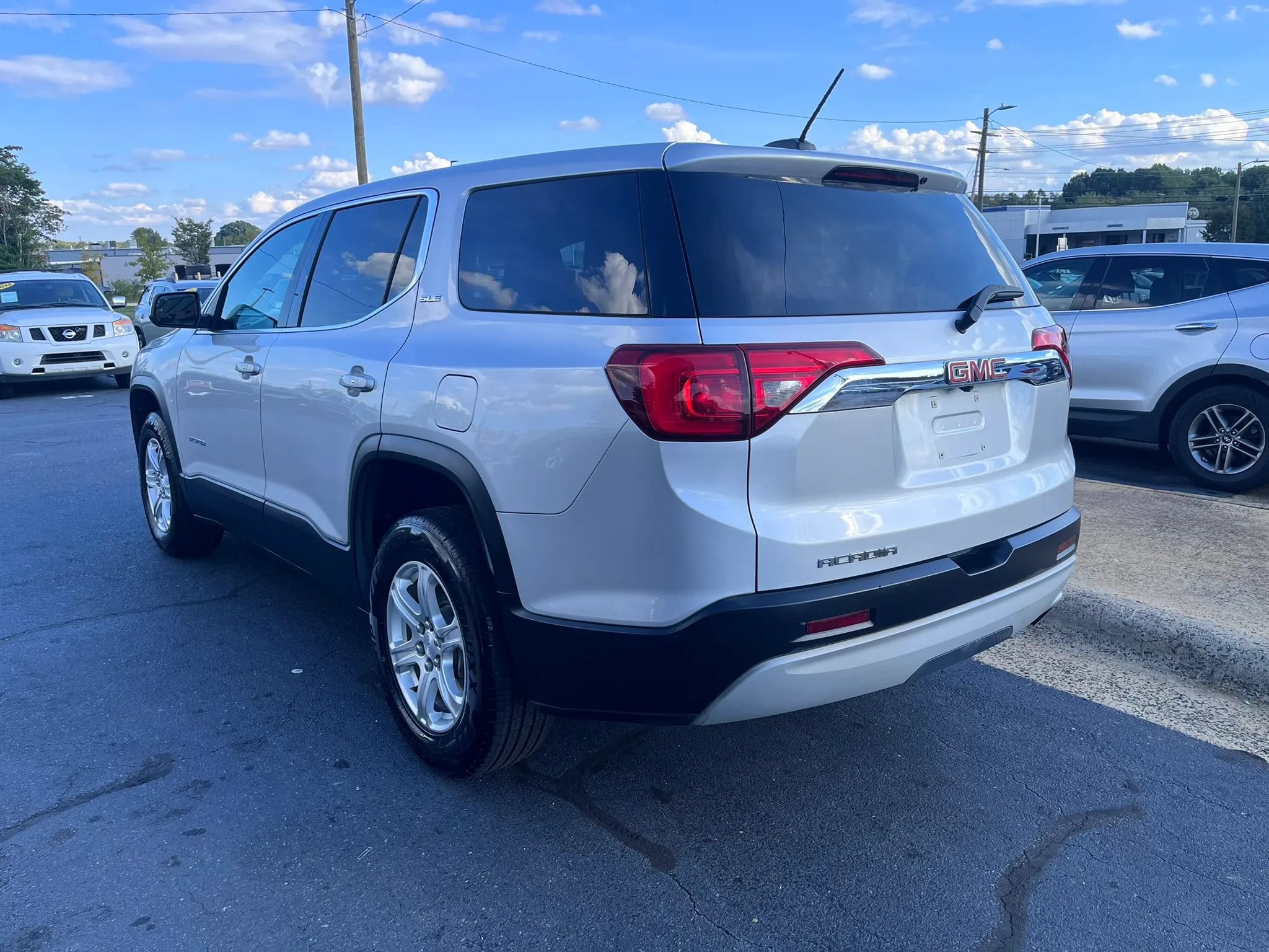 Used 2019 GMC Acadia SLE w/ LPO, Floor Liner Package FWD image 5