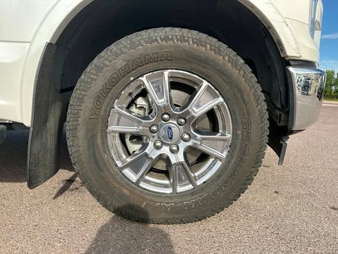 Used 2017 Ford F150 Lariat w/ Equipment Group 502A Luxury AWD/4WD image 39