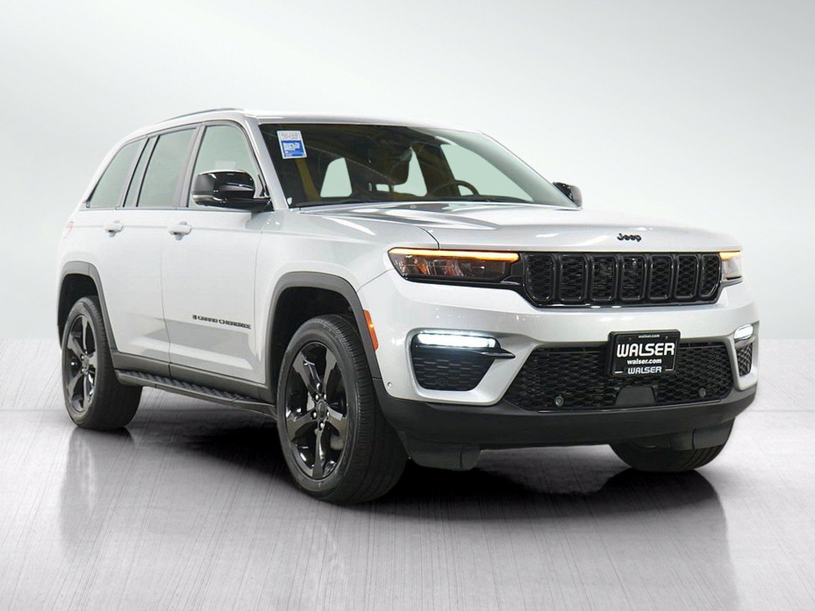 Used 2024 Jeep Grand Cherokee Limited w/ Luxury Tech Group II AWD/4WD image 7
