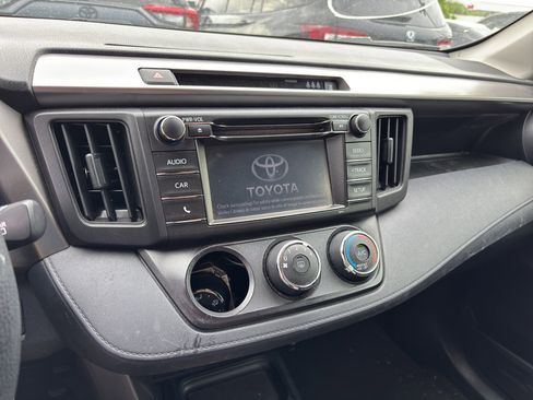 Used 2017 Toyota RAV4 LE image 8