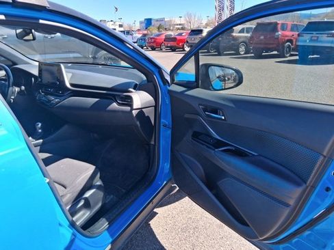 Used 2019 Toyota C-HR XLE image 12