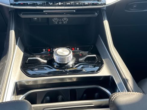 New 2026 Jeep Grand Wagoneer 4WD image 13