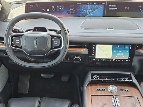 New 2025 Lincoln Navigator Black Label image 24