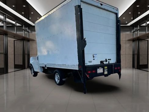 Used 2015 Chevrolet Express 3500 image 31