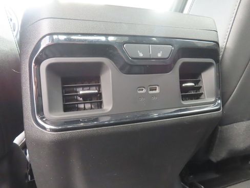 Used 2025 GMC Sierra 2500 AT4 w/ Technology Package AWD/4WD image 18