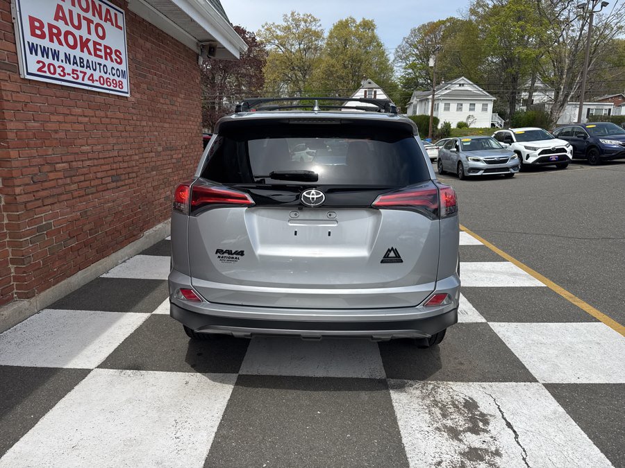 Used 2018 Toyota RAV4 XLE AWD/4WD image 10