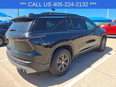 Used 2025 Chevrolet Traverse LT FWD image 14