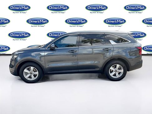 Used 2023 Kia Sorento LX image 4