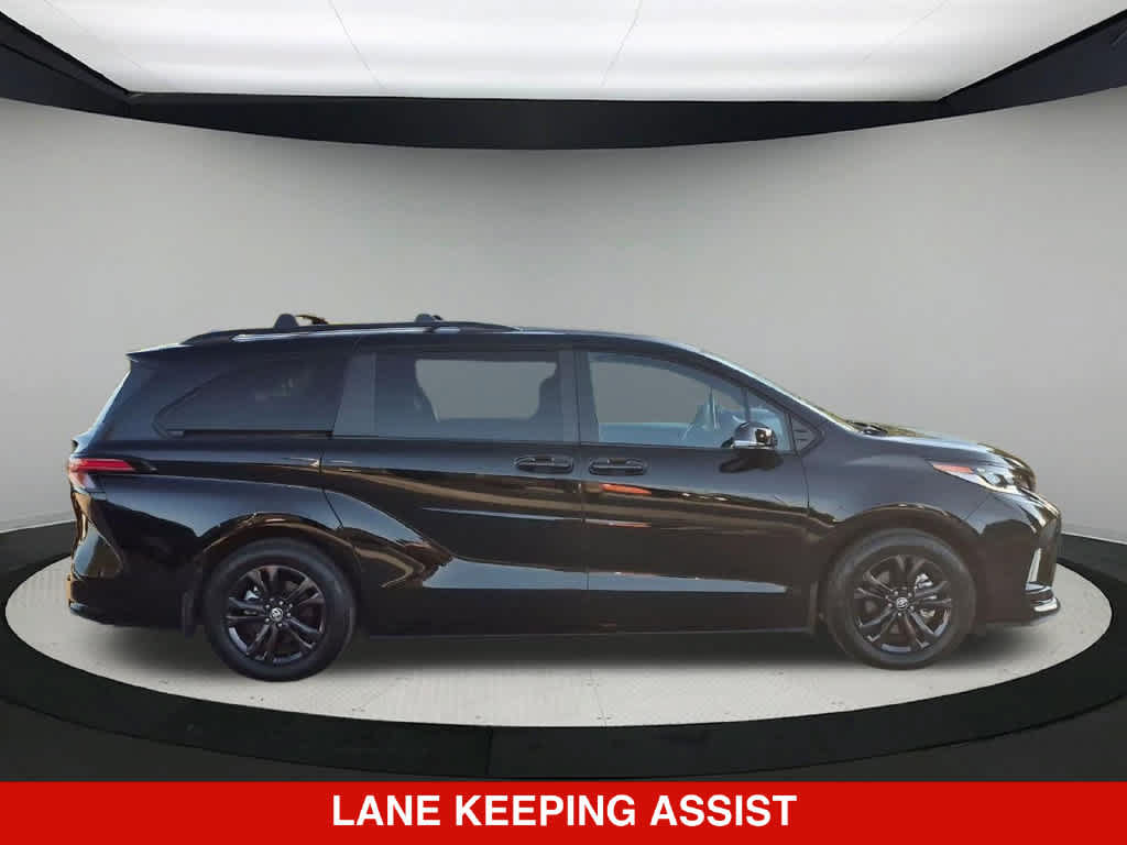 Used 2025 Toyota Sienna XSE w/ XSE Premium Package AWD/4WD image 8