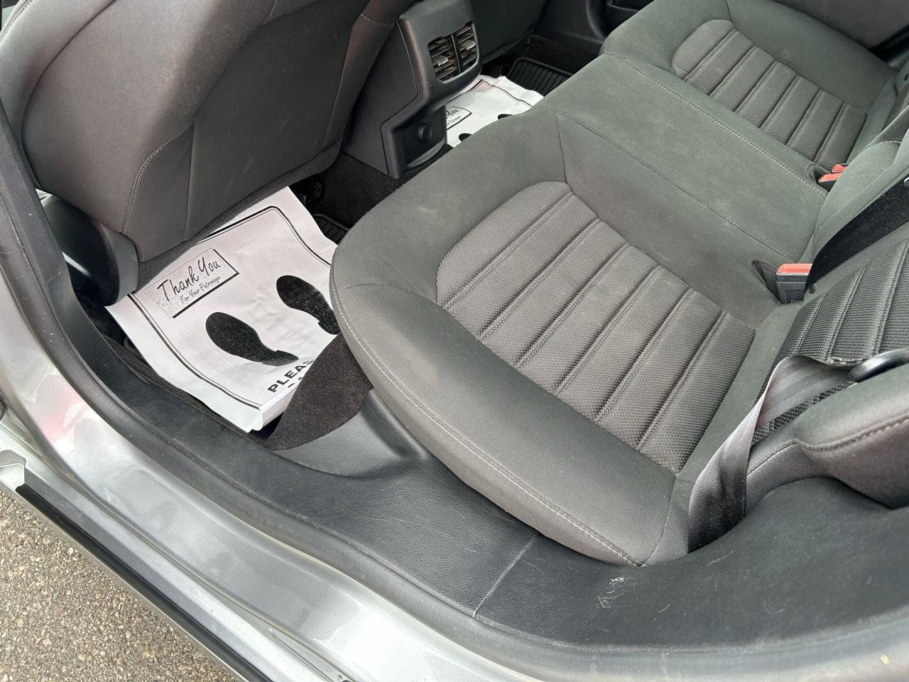 Used 2020 Ford Fusion SE FWD image 9