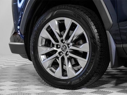 Used 2021 Toyota RAV4 XLE Premium image 61