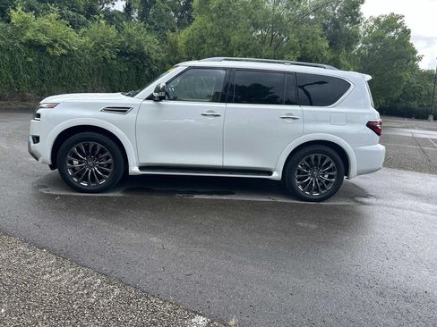 Used 2023 Nissan Armada Platinum w/ Captain's Chairs Package AWD/4WD image 4