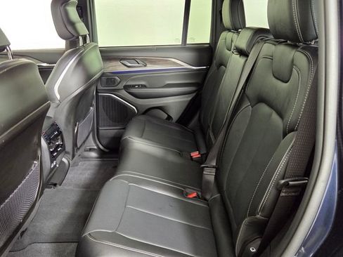 Used 2023 Jeep Grand Cherokee Overland w/ Luxury Tech Group IV image 33