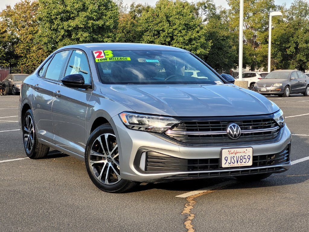 Used 2023 Volkswagen Jetta Sport FWD image 2
