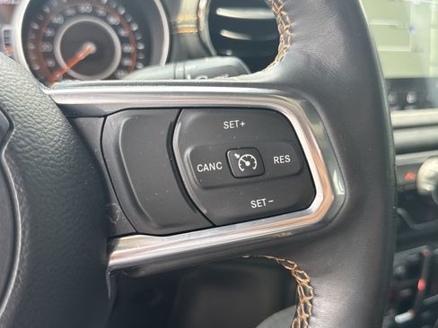 Used 2023 Jeep Gladiator Overland AWD/4WD image 31